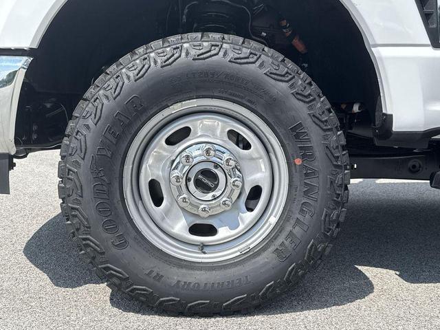 Photo of 2025 Oxford White Ford F-350