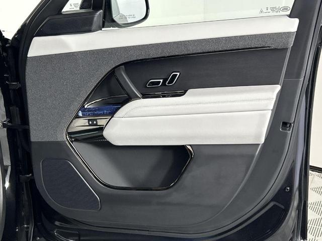 Photo of 2025 Santorini Black Land Rover Range Rover Sport