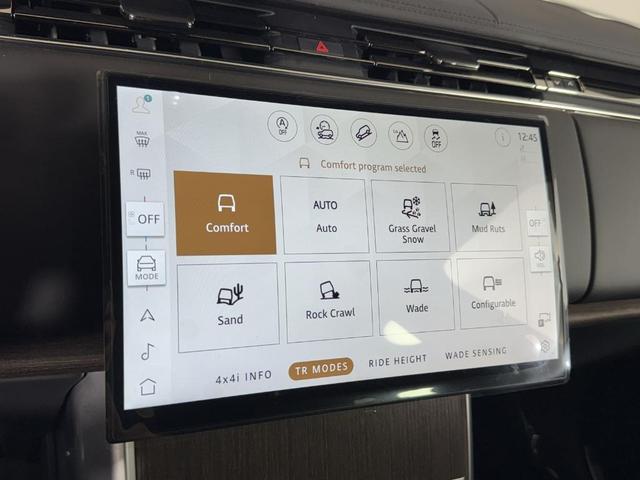 Photo of 2025 Santorini Black Land Rover Range Rover