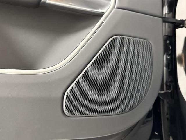 Photo of 2025 Santorini Black Land Rover Range Rover