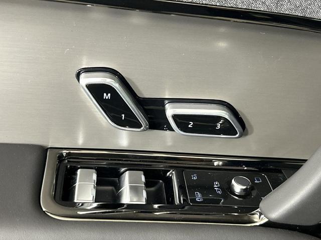 Photo of 2025 Santorini Black Land Rover Range Rover Sport