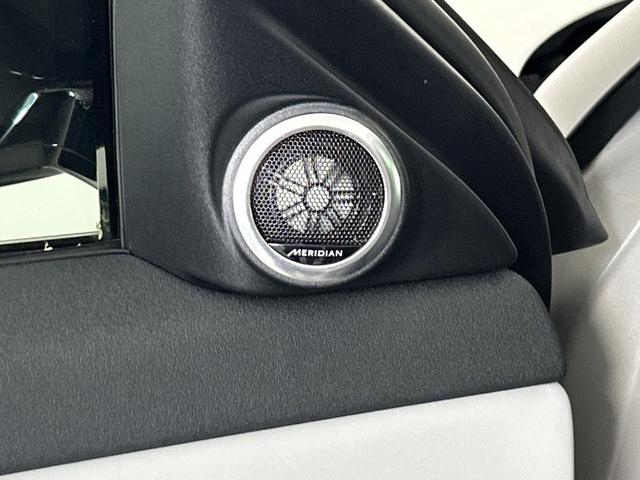 Photo of 2025 Seoul Pearl Silver Land Rover Range Rover Evoque