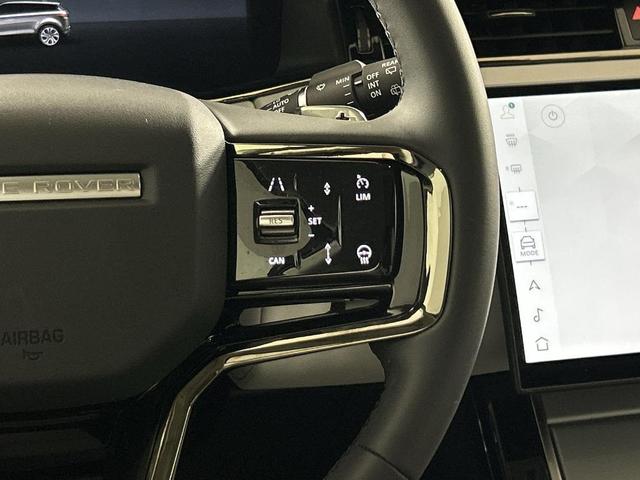 Photo of 2025 Seoul Pearl Silver Land Rover Range Rover Evoque