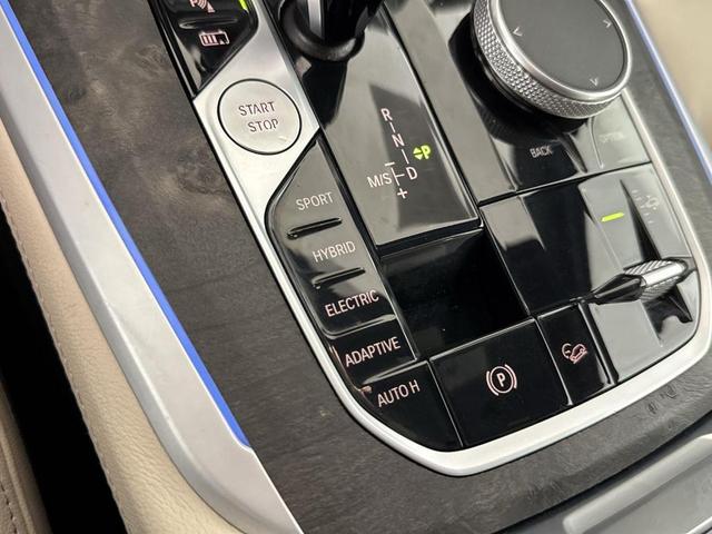 Photo of 2022 Mineral White Metallic BMW X5 PHEV