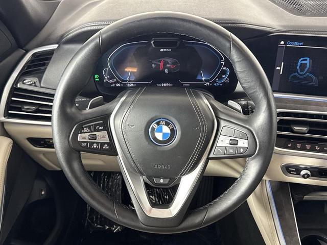 Photo of 2022 Mineral White Metallic BMW X5 PHEV