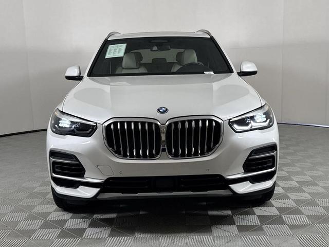 Photo of 2022 Mineral White Metallic BMW X5 PHEV