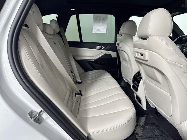 Photo of 2022 Mineral White Metallic BMW X5 PHEV