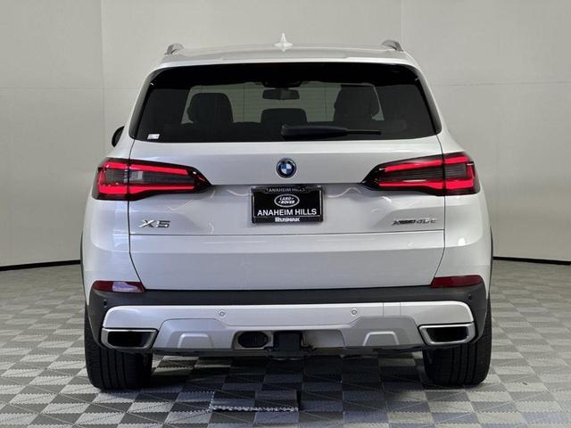 Photo of 2022 Mineral White Metallic BMW X5 PHEV