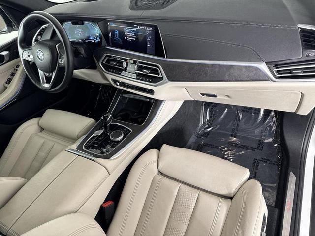 Photo of 2022 Mineral White Metallic BMW X5 PHEV