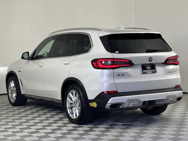 Photo of 2022 Mineral White Metallic BMW X5 PHEV