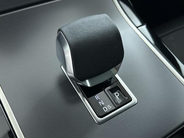 Photo of 2025 Varesine Blue Land Rover Range Rover Velar
