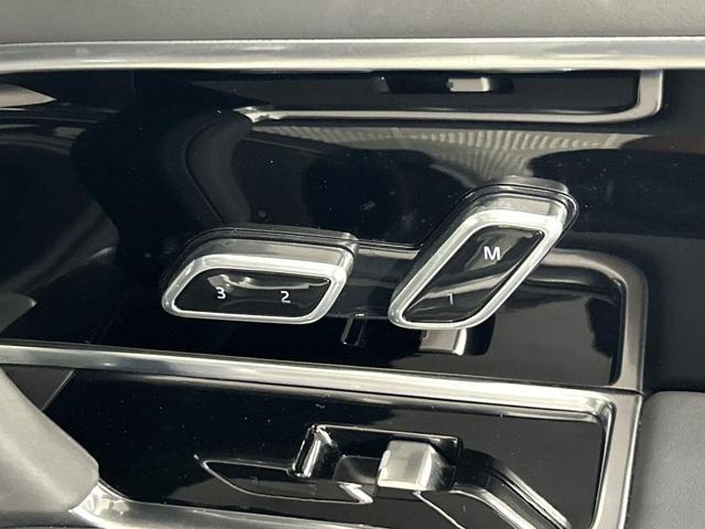 Photo of 2023 Santorini Black Land Rover Range Rover