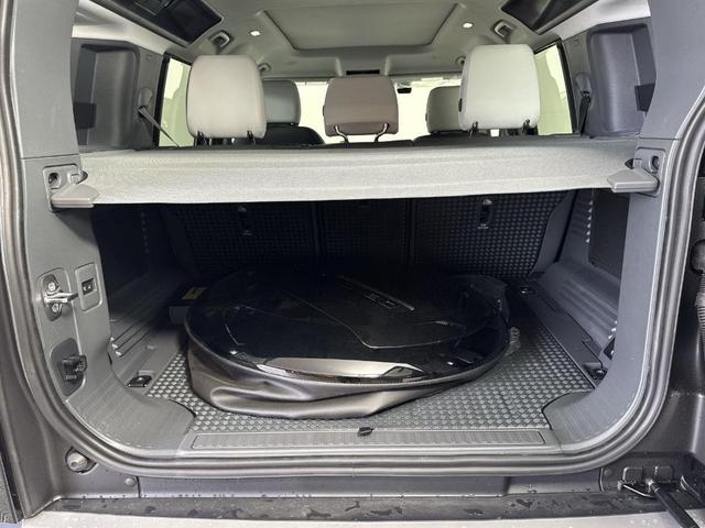 Photo of 2025 Santorini Black Land Rover Defender