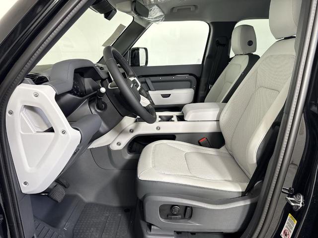 Photo of 2025 Santorini Black Land Rover Defender