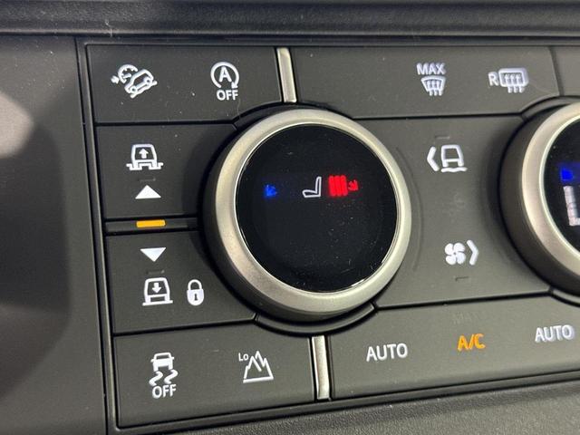 Photo of 2025 Santorini Black Land Rover Defender