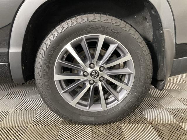 Photo of 2018 Midnight Black Metallic Toyota Highlander
