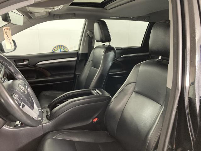 Photo of 2018 Midnight Black Metallic Toyota Highlander
