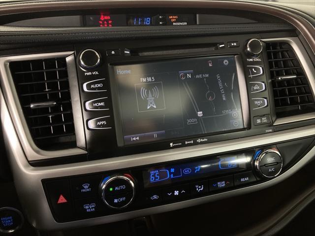 Photo of 2018 Midnight Black Metallic Toyota Highlander