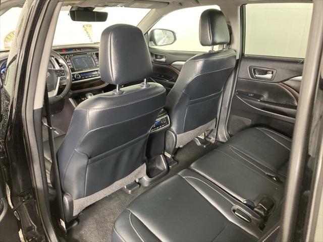 Photo of 2018 Midnight Black Metallic Toyota Highlander