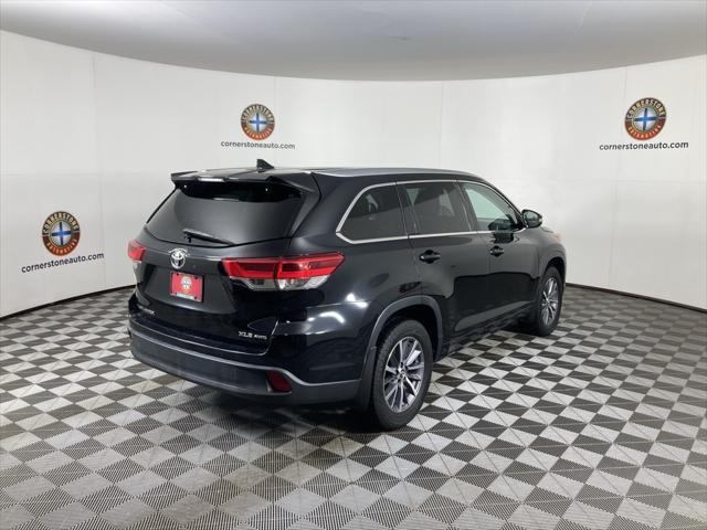Photo of 2018 Midnight Black Metallic Toyota Highlander