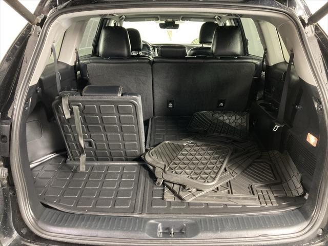 Photo of 2018 Midnight Black Metallic Toyota Highlander