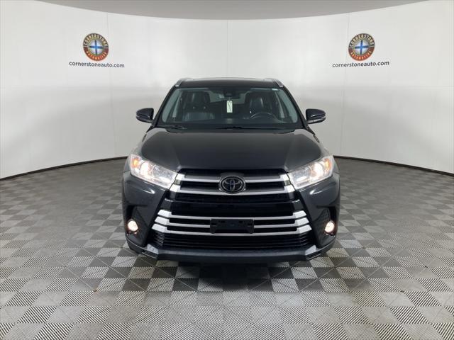 Photo of 2018 Midnight Black Metallic Toyota Highlander