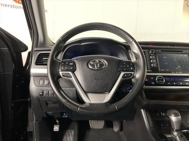 Photo of 2018 Midnight Black Metallic Toyota Highlander