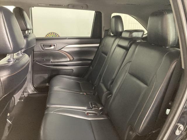 Photo of 2018 Midnight Black Metallic Toyota Highlander