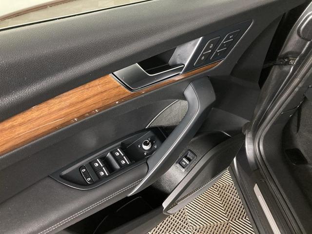 Photo of 2023 Chronos Gray Metallic Audi Q5