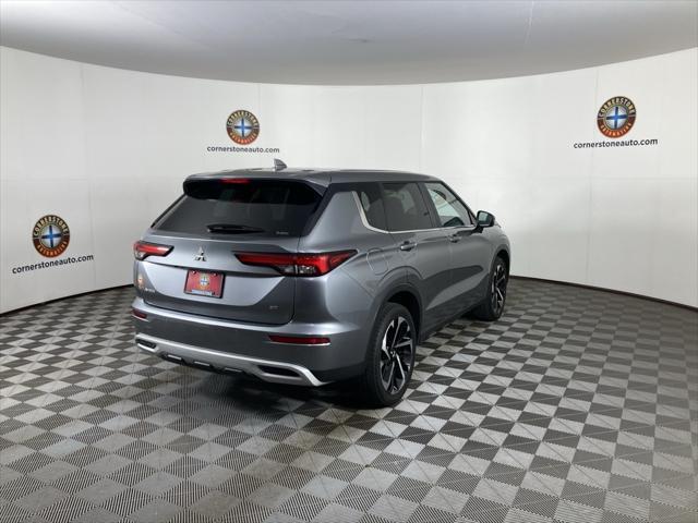 Photo of 2024 Mercury Gray Metallic Mitsubishi Outlander