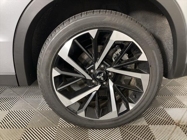 Photo of 2024 Mercury Gray Metallic Mitsubishi Outlander