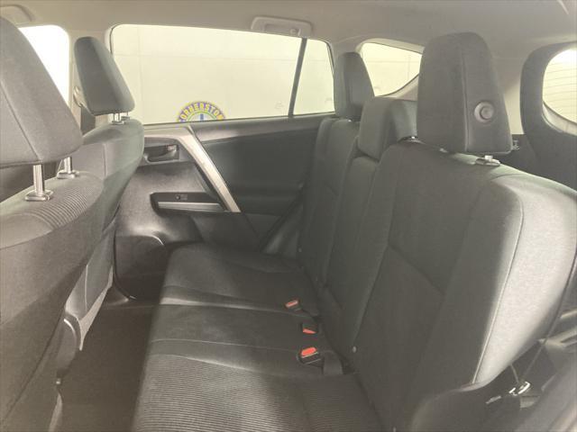 Photo of 2016 Super White Toyota RAV4