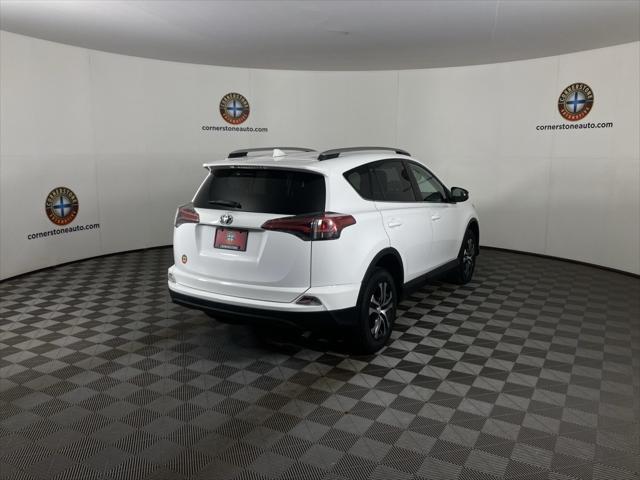 Photo of 2016 Super White Toyota RAV4