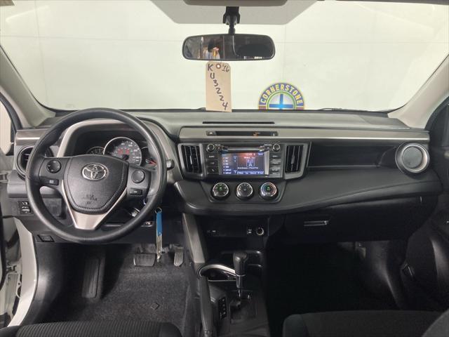 Photo of 2016 Super White Toyota RAV4