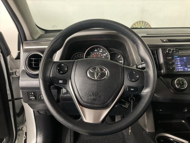 Photo of 2016 Super White Toyota RAV4
