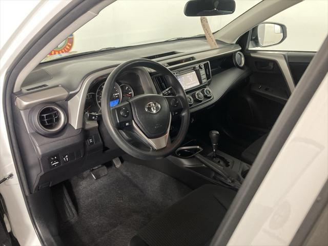 Photo of 2016 Super White Toyota RAV4