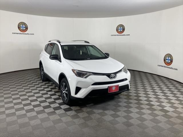 Photo of 2016 Super White Toyota RAV4