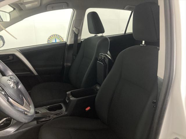Photo of 2016 Super White Toyota RAV4