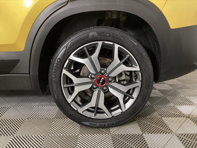 Photo of 2022 Starbright Yellow/Black Roof Kia Seltos