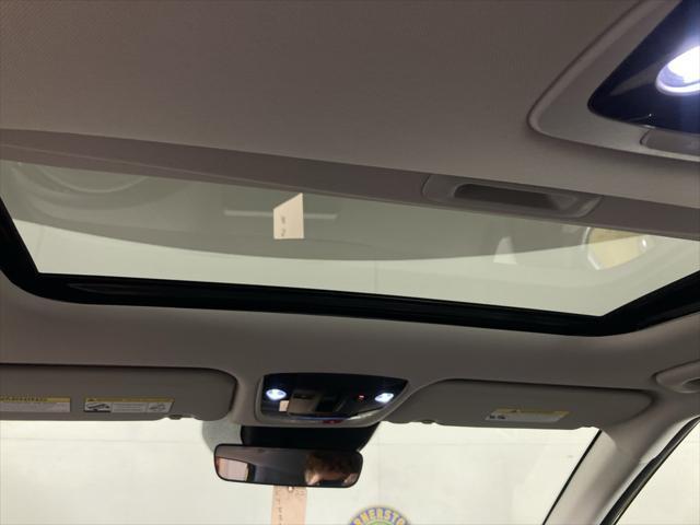Photo of 2022 Starbright Yellow/Black Roof Kia Seltos