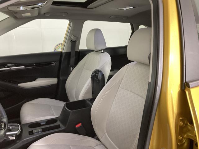 Photo of 2022 Starbright Yellow/Black Roof Kia Seltos