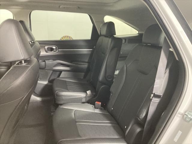 Photo of 2025 Gray Kia Sorento