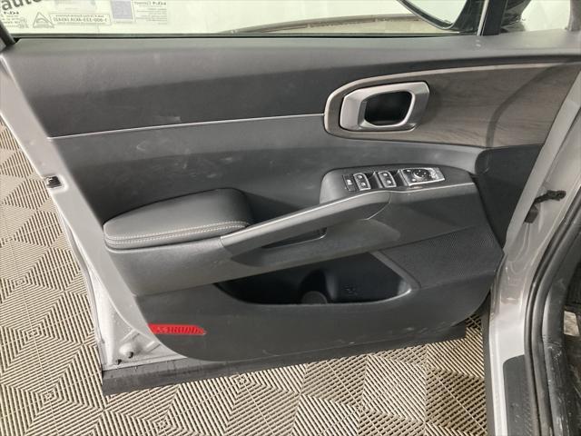 Photo of 2025 Gray Kia Sorento