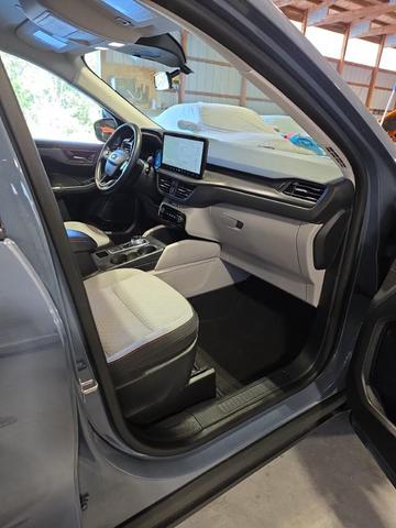 Photo of 2023 Vapor Blue Metallic Ford Escape