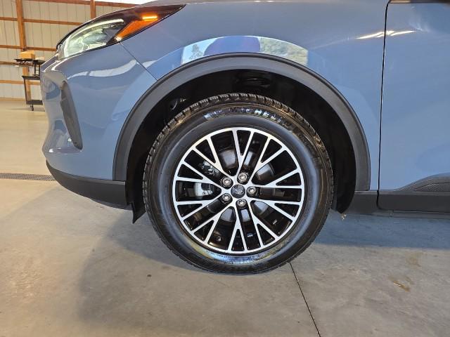 Photo of 2023 Vapor Blue Metallic Ford Escape