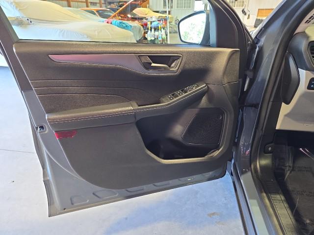 Photo of 2023 Vapor Blue Metallic Ford Escape