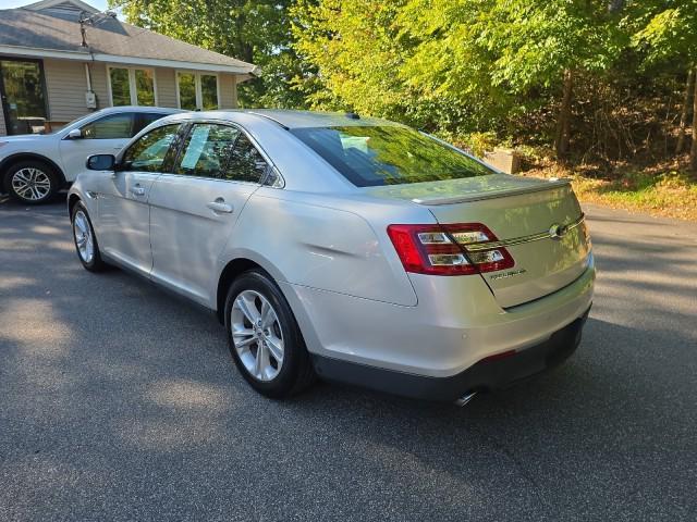 Photo of 2016 Ingot Silver Metallic Ford Taurus