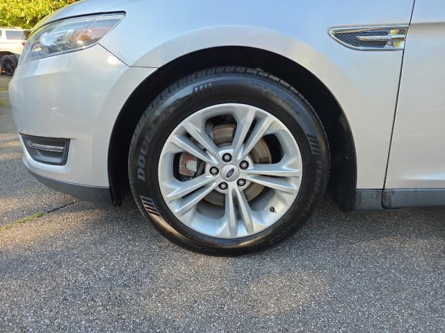 Photo of 2016 Ingot Silver Metallic Ford Taurus
