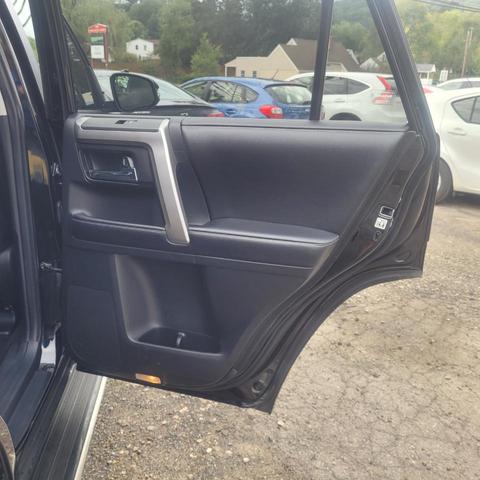 Photo of 2017 Midnight Black Metallic Toyota 4Runner