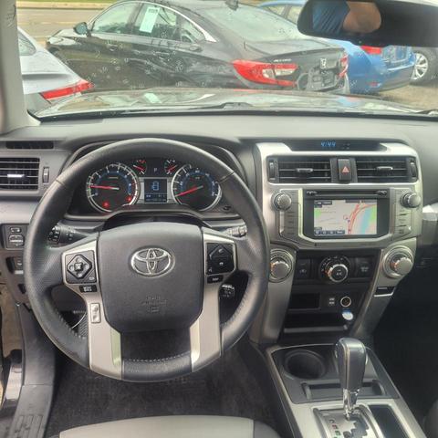 Photo of 2017 Midnight Black Metallic Toyota 4Runner